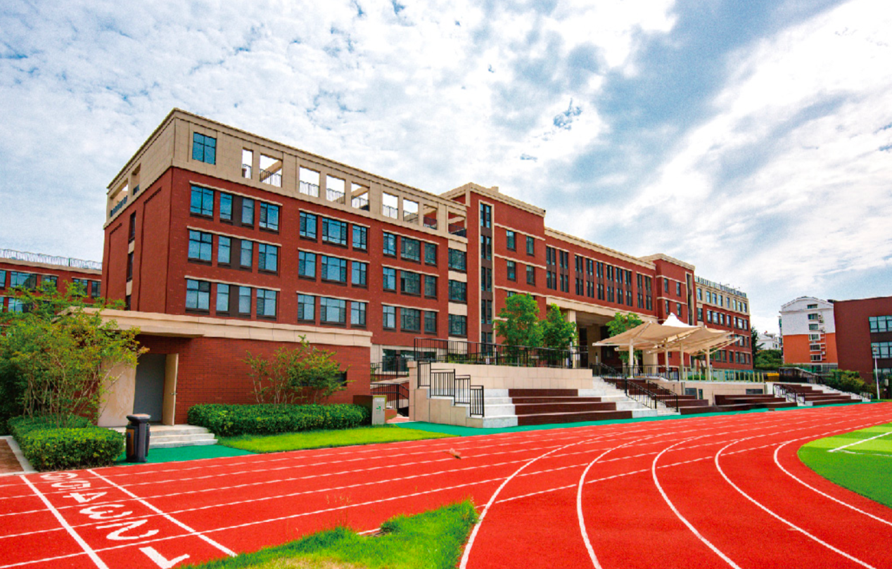 河内1.5分彩：海信学校：黑马是怎样炼成的？