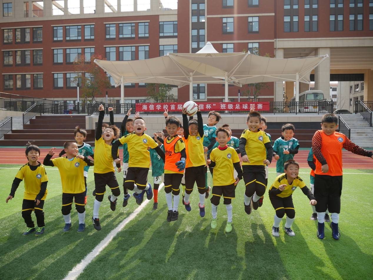 河内1.5分彩：海信学校：黑马是怎样炼成的？